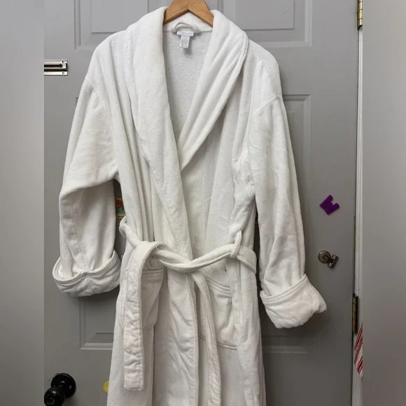 Luxurious White 100% Cotton Women's Plush Robe - Picture 5 of 6
